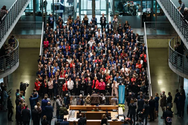 Deputowani SPD na zdjęciu bez maseczek. Grozi im gigantyczna kara