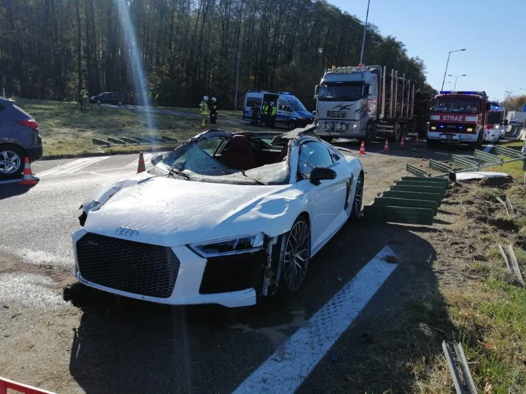 audi-r8-rozbite-w-tarnowie-37283169.jpg