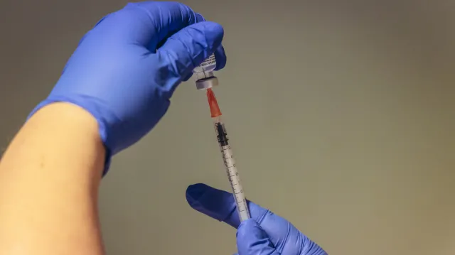 Szczepienia również dla młodszych dzieci? "Do końca września powinny zakończyć się badania"