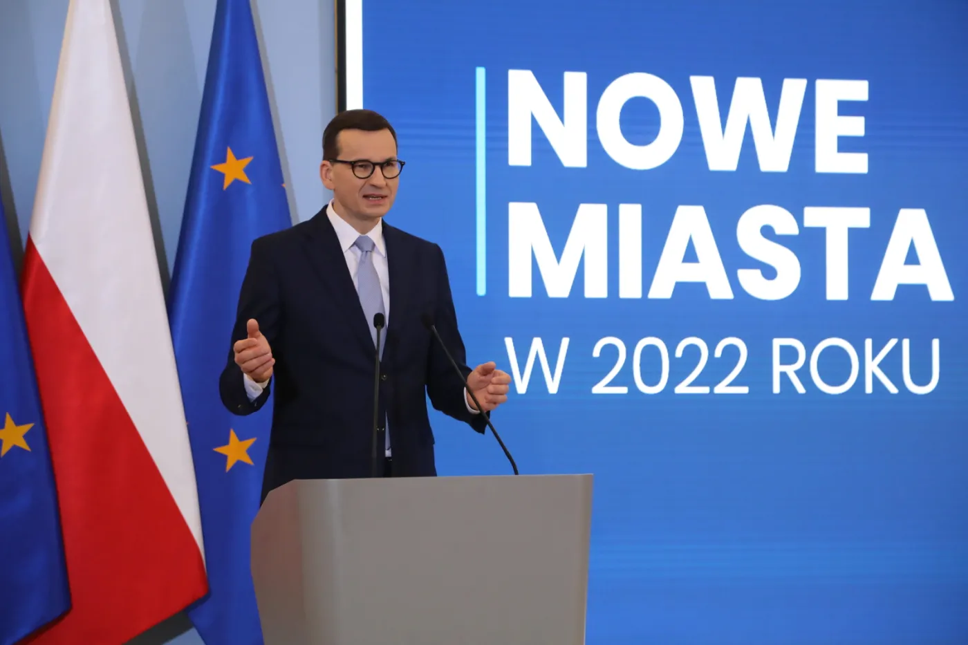 Morawiecki wręczył nadania praw miejskich dziesięciu miejscowościom