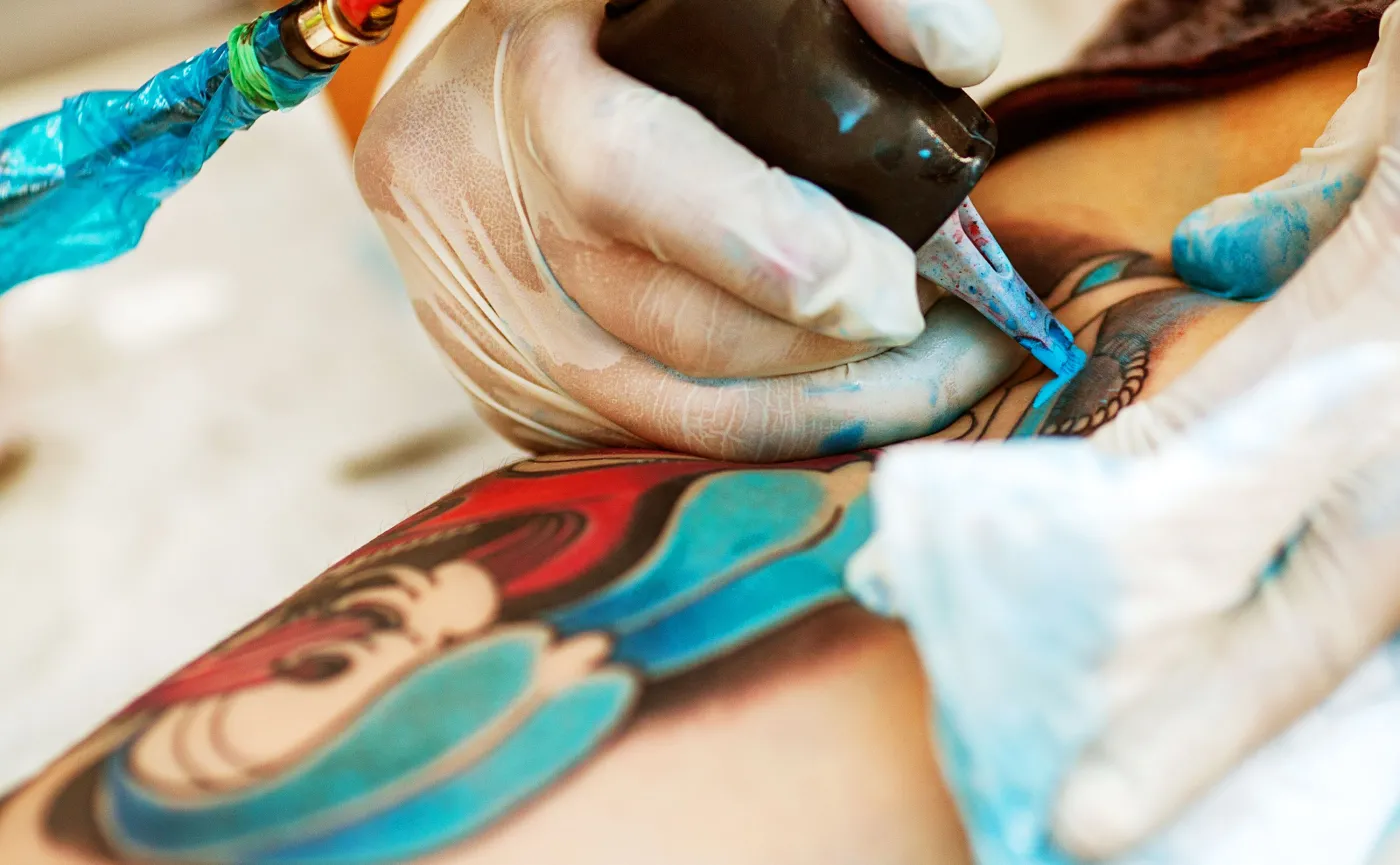Czy kolorowe tatuaże są rakotwórcze?