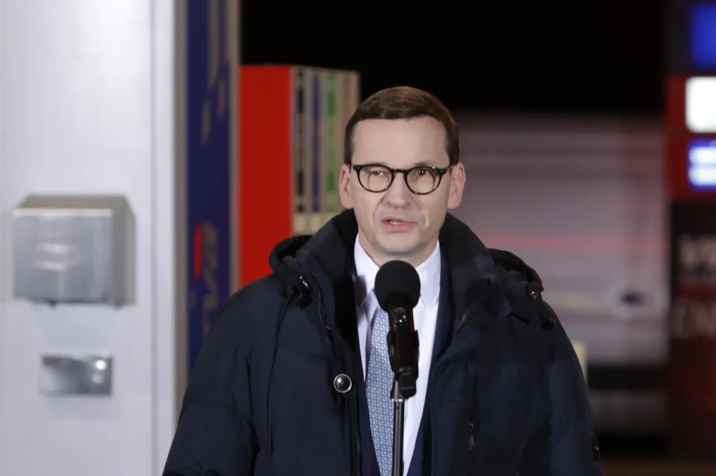Morawiecki: W innych krajach ceny paliw rosną, u nas spadły