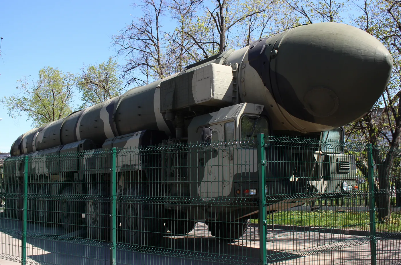 Rakieta Topol-M na wyrzutni