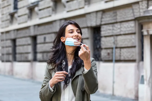 Koniec nakazu noszenia maseczek na ulicach. Jest decyzja władz kraju UE
