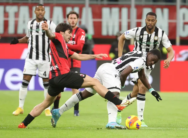 Zadyszka faworytów. Trener AC Milan zły na sędziego i VAR