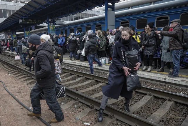 "Słyszysz dźwięk kółek od walizki, a myślisz, że to samolot". Wstrząsająca relacja mieszkanki Irpienia