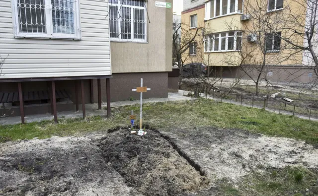 "W masowym grobie w Buczy może być pochowanych od 150 do 300 osób"