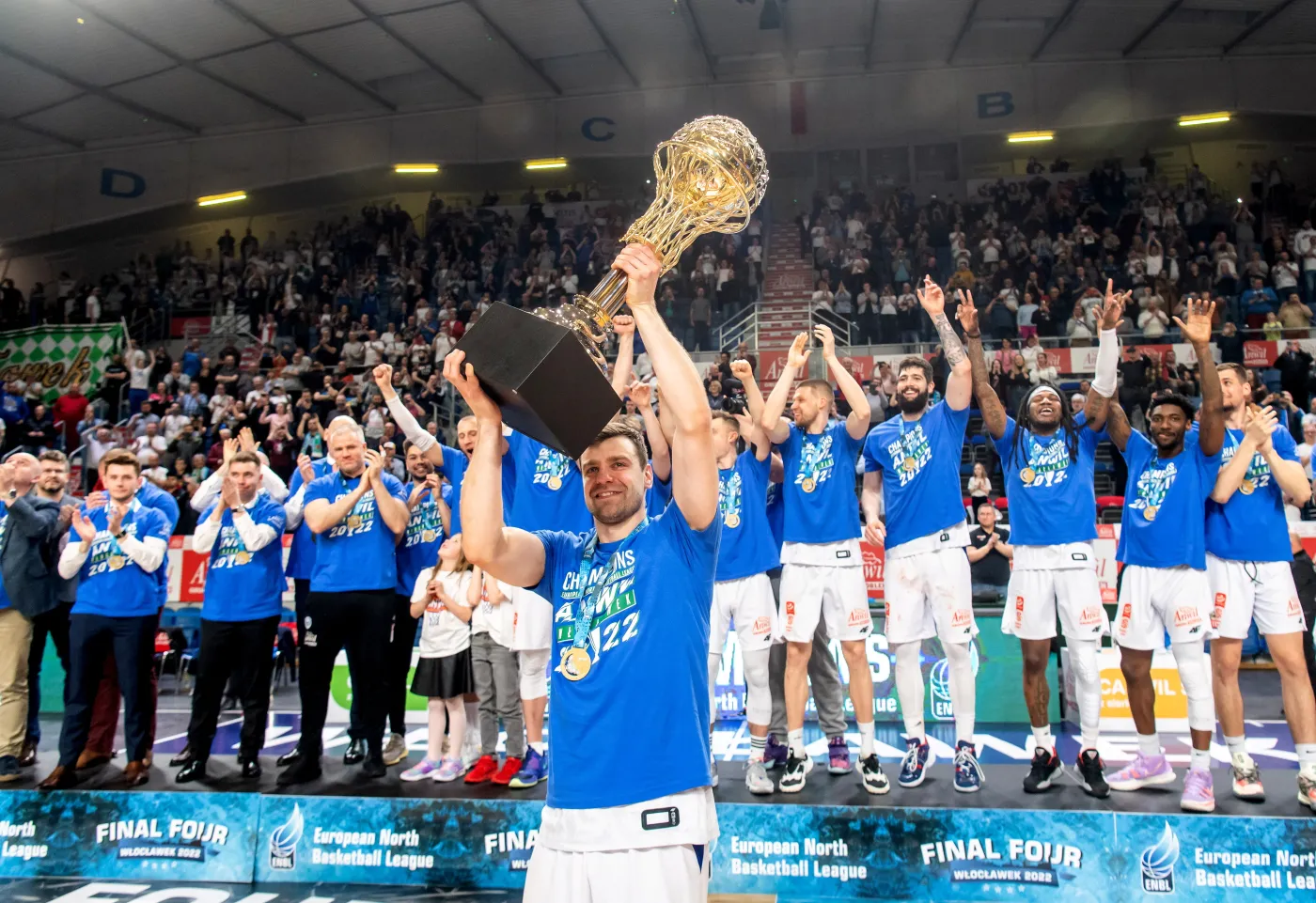 Petrasek trafiał "trójkę" za "trójką". Anwil zdobył puchar PLK