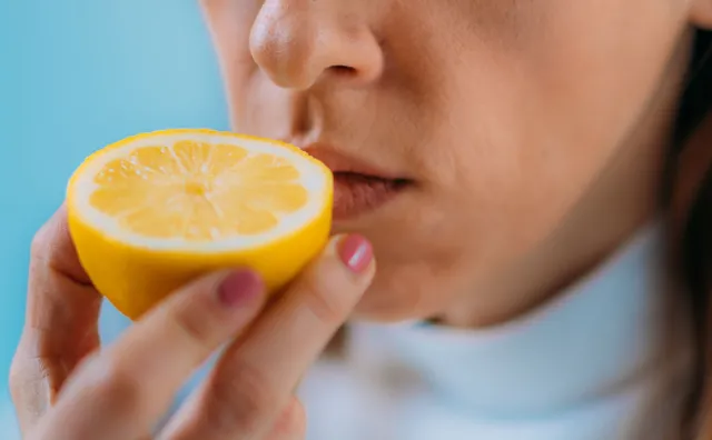 Kiedy wraca węch utracony wskutek COVID-19? Naukowcy dają odpowiedź