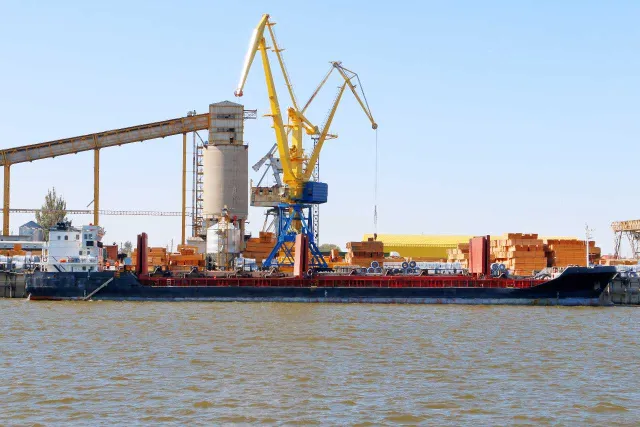 Rosja sprowadza broń z Iraku? Trzy statki właśnie przybyły do Astrachania