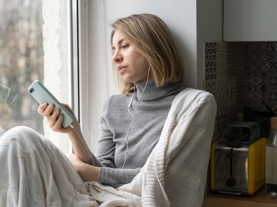 Zbyt częste używanie smartfona może zrujnować... zęby. Są na to twarde dowody