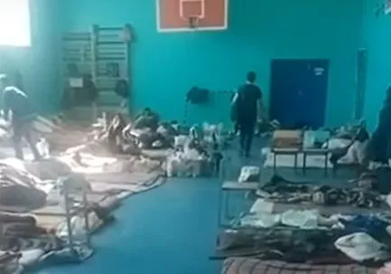 Sale tortur, spanie na podłodze... Wyciekł film z "obozu filtracyjnego"