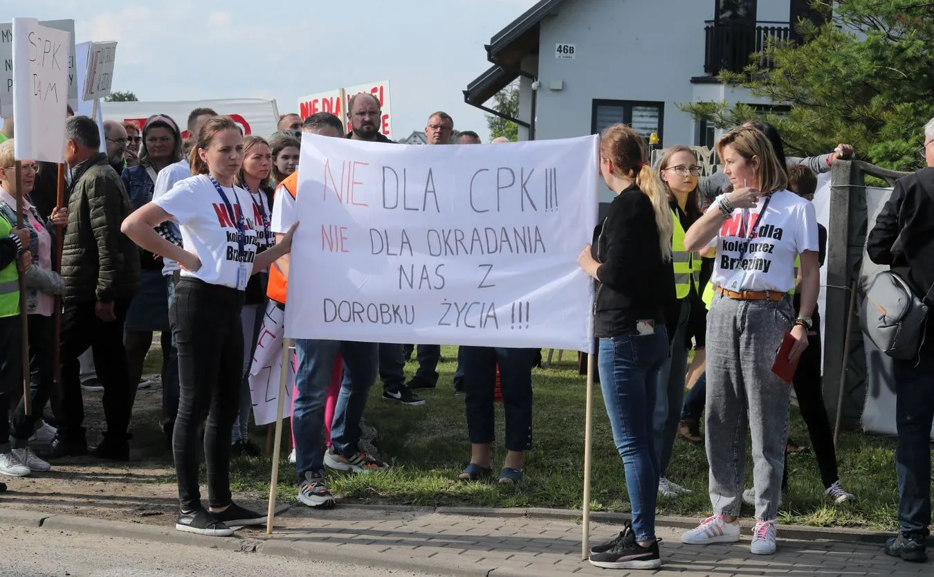 1-blokada-drogi-krajowej-72-w-brzezinach-w-zwiazku-z-budowa-cpk-4-37483084.jpg