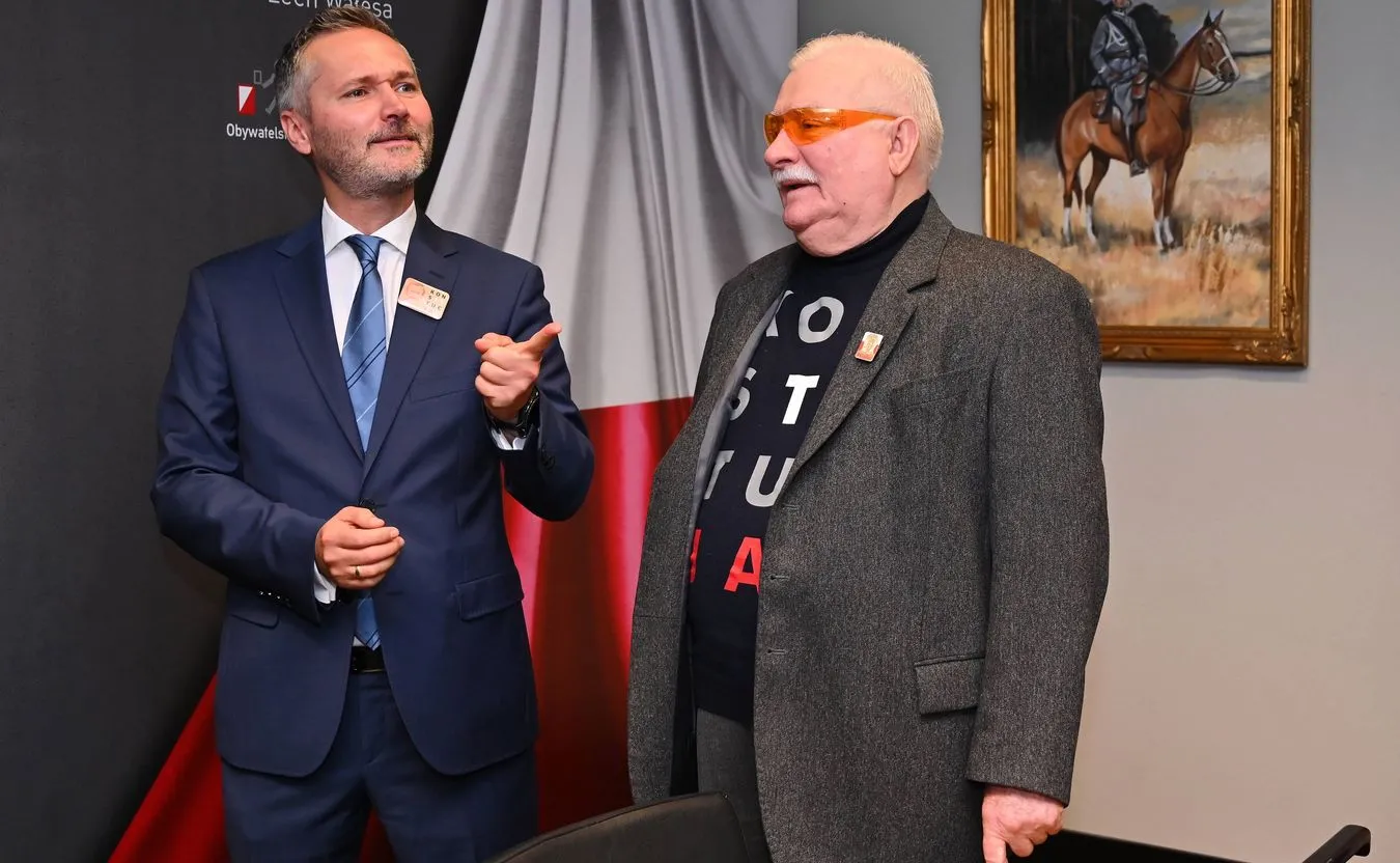 "Rewelacje" Macierewicza. Wałęsa oburzony: To wariat i kłamca. Niech się odczepi!