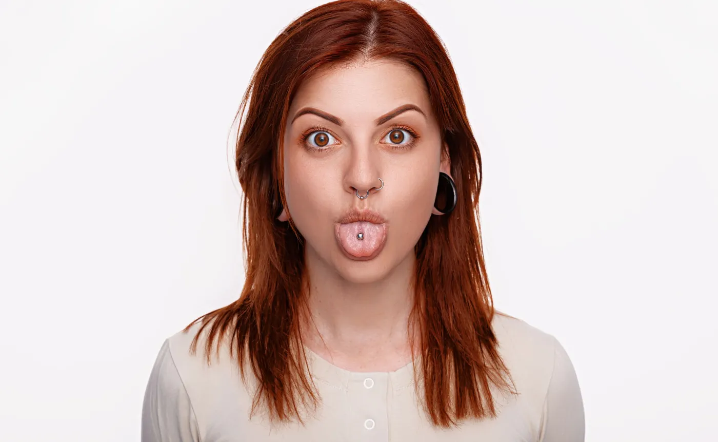 Kolczyk w języku? Dla dziąseł to koszmar