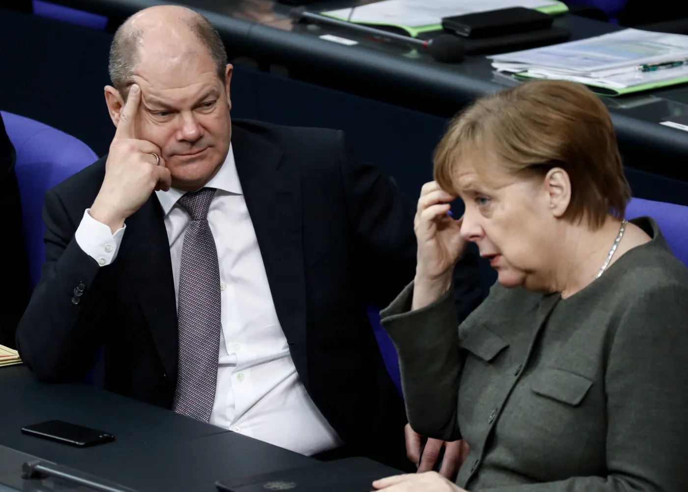 Scholz i Merkel z "hitlerowskim pozdrowieniem". Skandal w Niemczech wokół fotomontażu posła AfD