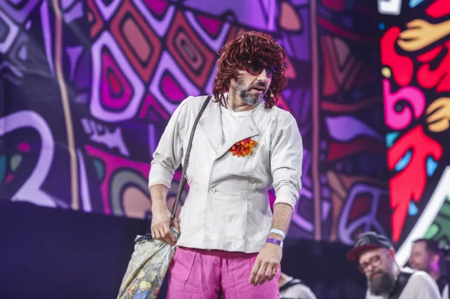 Neo-Nówka kpi z wiceministra, wesela i ciągnika