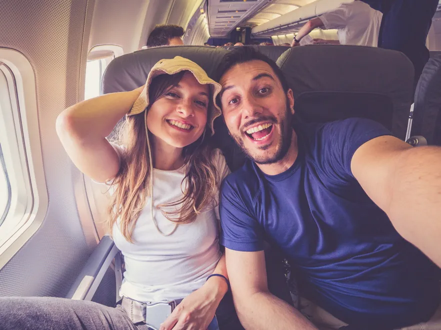 Polak na pokładzie samolotu - zbadano, jakie zwyczaje towarzyszą nam w podniebnych podróżach