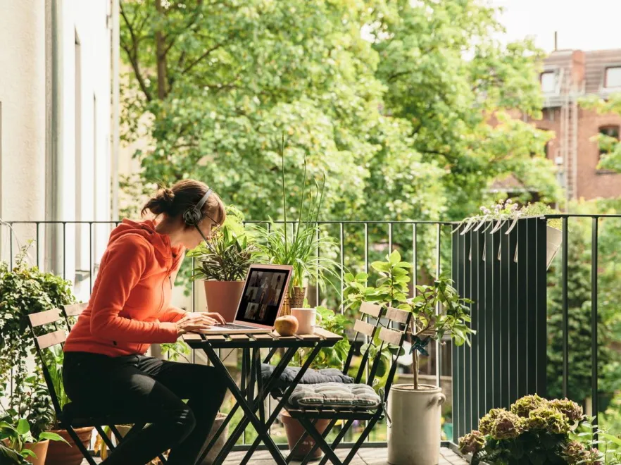 Workation – nowy trend pracy czy sposób na ucieczkę od służbowych obowiązków?