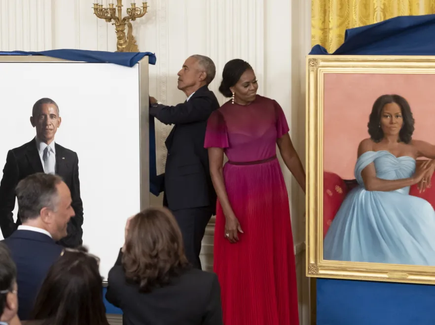 Obamowie odsłonili swoje portrety w Białym Domu. Michelle zaskoczyła wyglądem. FOTO
