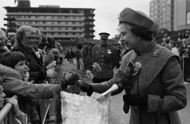 Prawie połowa ludzkości była poddanymi dziadka Elżbiety II lub jego kuzyna [FELIETON]