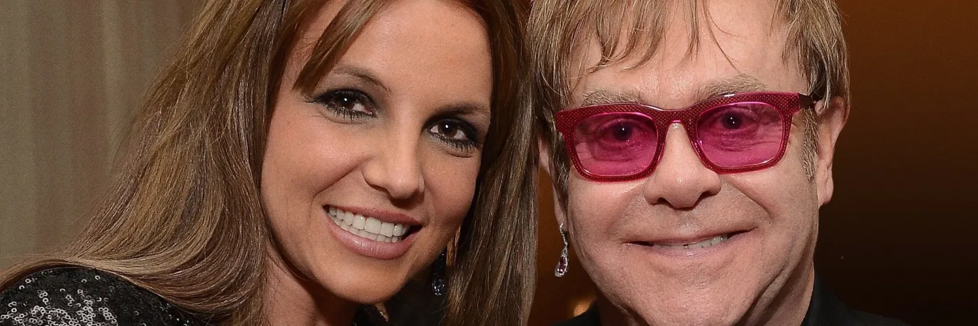 Elton John i Britney Spears w teledysku do "Hold Me Closer"