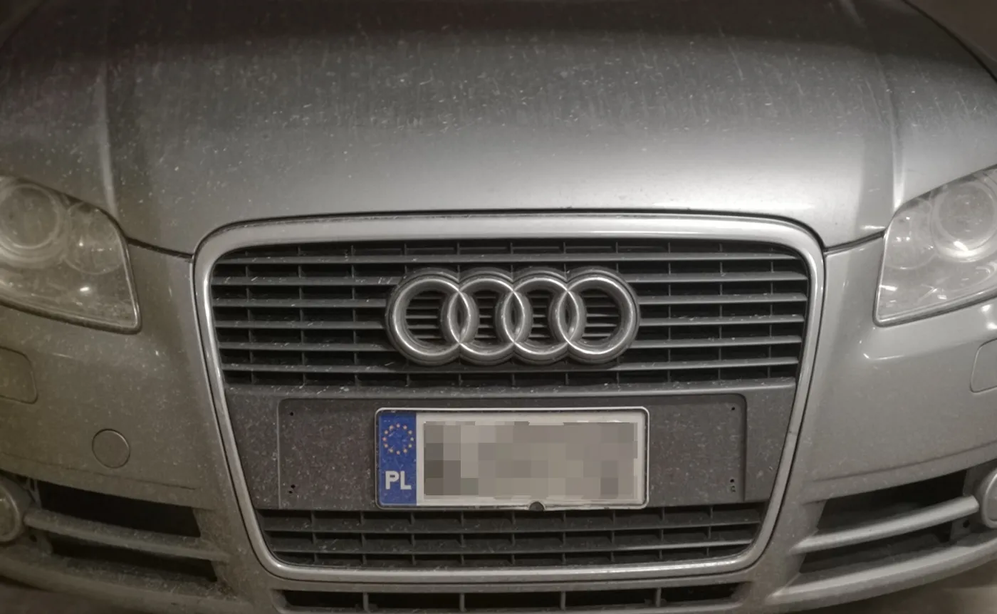 12146015-mala-tablica-rejestracyjna.jpg