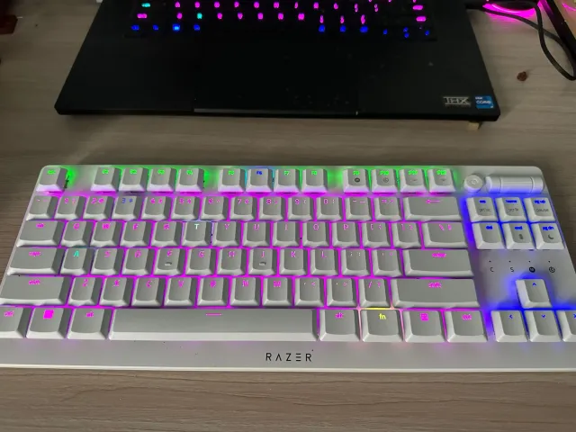 Takiej klawiatury Razer dawno nie miał. Oto Deathstalker v2 Pro TKL [RECENZJA]