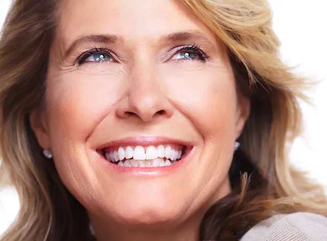 Jak zachować młody uśmiech na dłużej? Anti-aging w gabinecie stomatologicznym