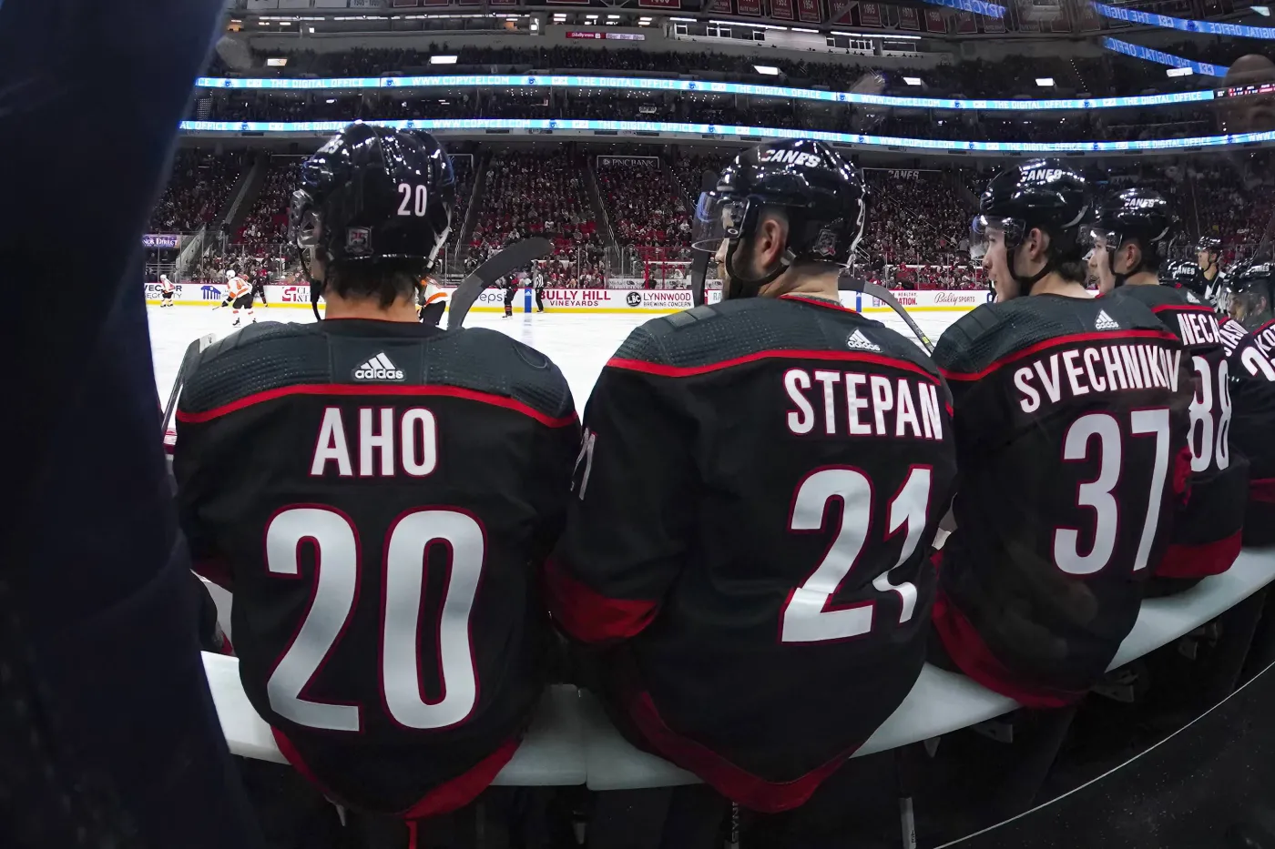 Carolina Hurricanes śrubują klubowy rekord zwycięstw [WIDEO]