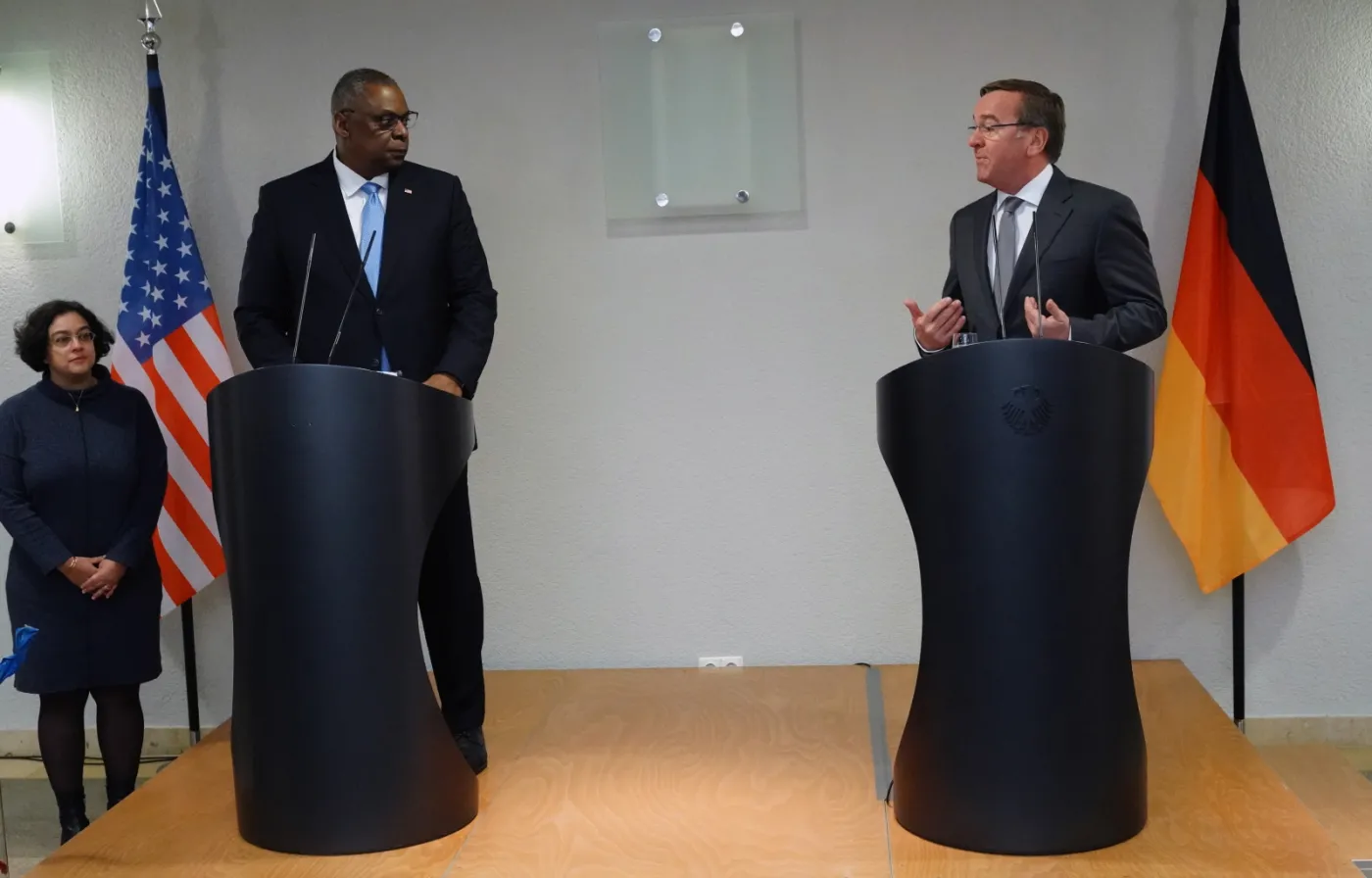 Skomplikowana gra. Lloyd Austin komplementuje, Niemcy czekają na decyzję USA, Ukraina - na czołgi