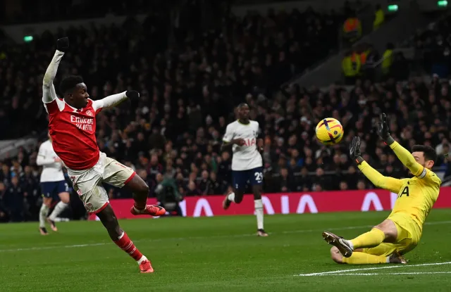 Arsenal wygrał derby z Tottenhamem i umocnił się na fotelu lidera