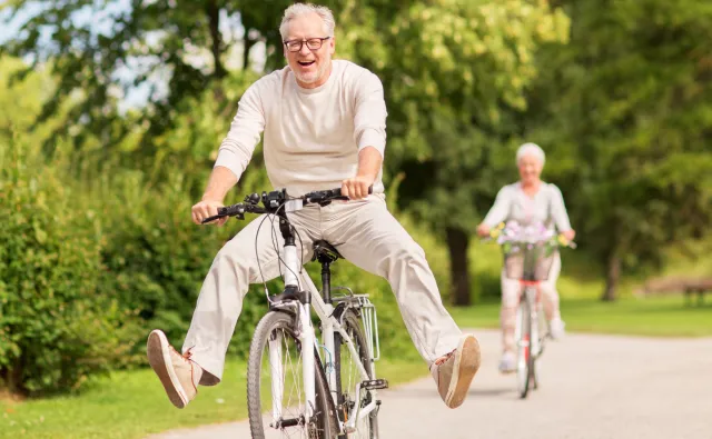 Zaledwie kilka minut ćwiczeń dziennie zmniejsza ryzyko alzheimera. Ile konkretnie?