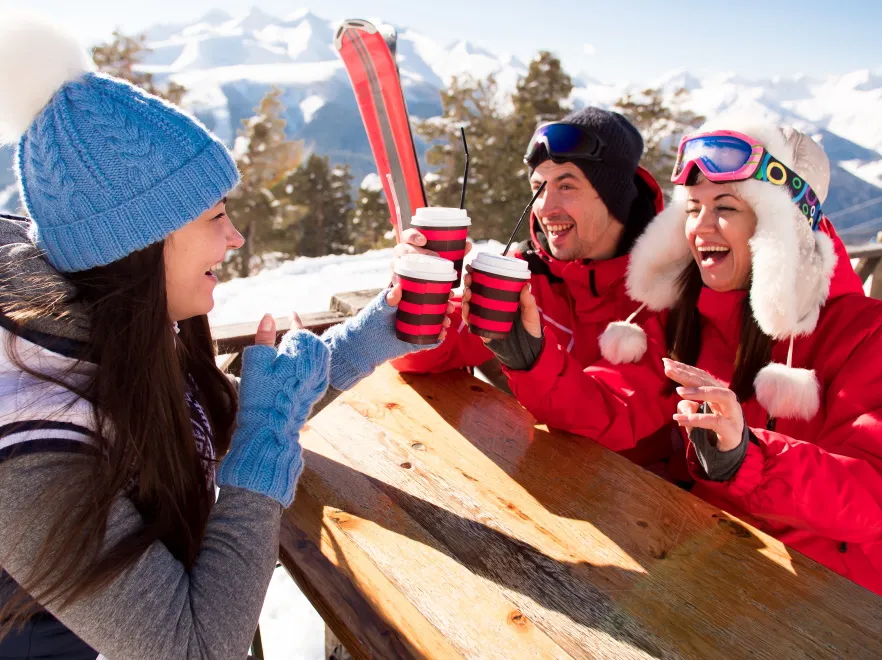 57% Polaków nie wyjeżdża na ferie zimowe. Oto, jakich dokładnie kosztów pobytu można się spodziewać w górach