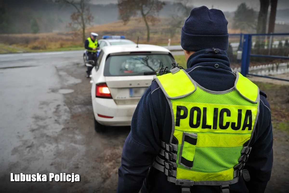 policja-kontroluje-kierowce-37667915.jpg