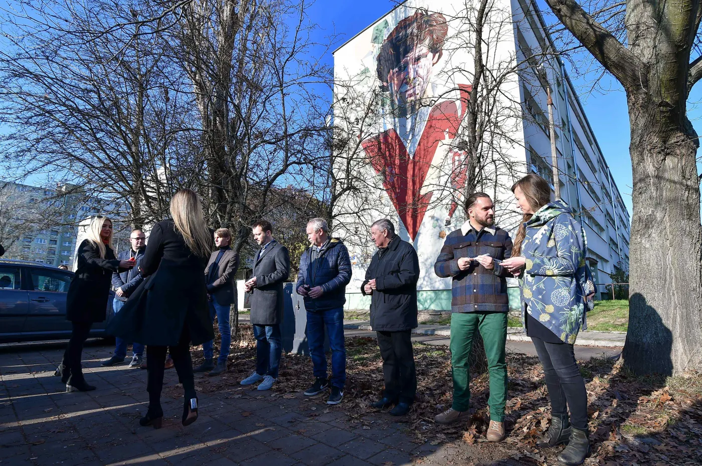 Murale Włodzimierza Smolarka i legend Widzewa oblane czarną farbą