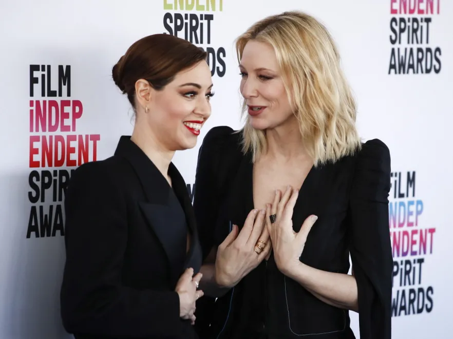 "Co to było?". Internauci komentują osobliwe zachowanie Cate Blanchett na czerwonym dywanie [FOTO]