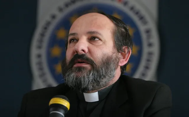 Ks. Isakowicz-Zaleski reaguje na słowa abp Jędraszewskiego o "drugim zamachu" na Jana Pawła II. Nie gryzie się w język