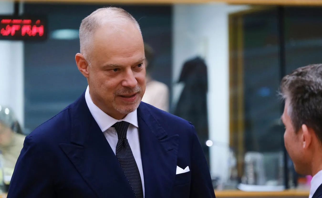 Minister obrony Węgier: Ukraina nie może sama decydować o swoim losie