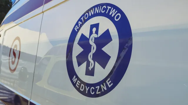 Groźny wypadek na warszawskiej Pradze. Dwie osoby trafiły do szpitala