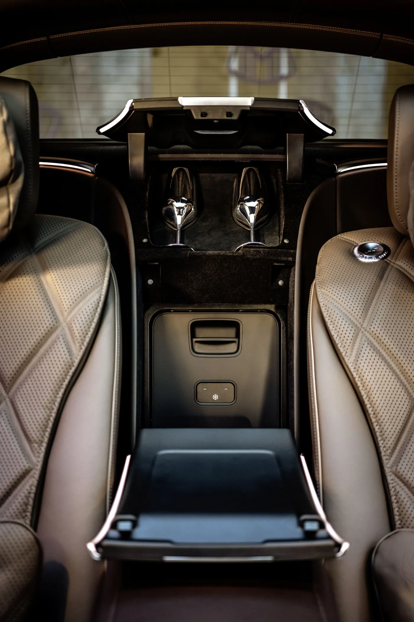 mercedesmaybach-eqs-680-suv-37775545.jpg