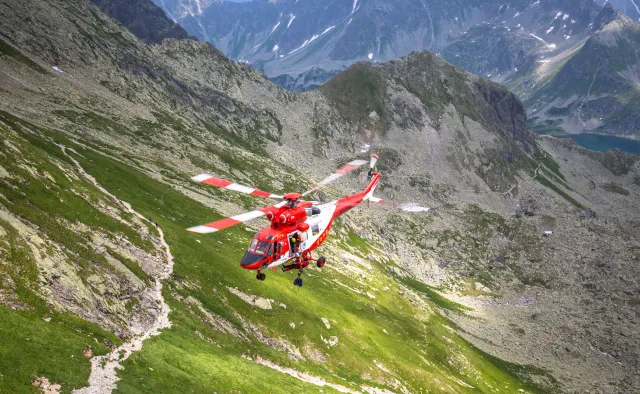 Tatry: Kilka interwencji TOPR; ratownicy reanimowali nurka w Dolinie Pięciu Stawów