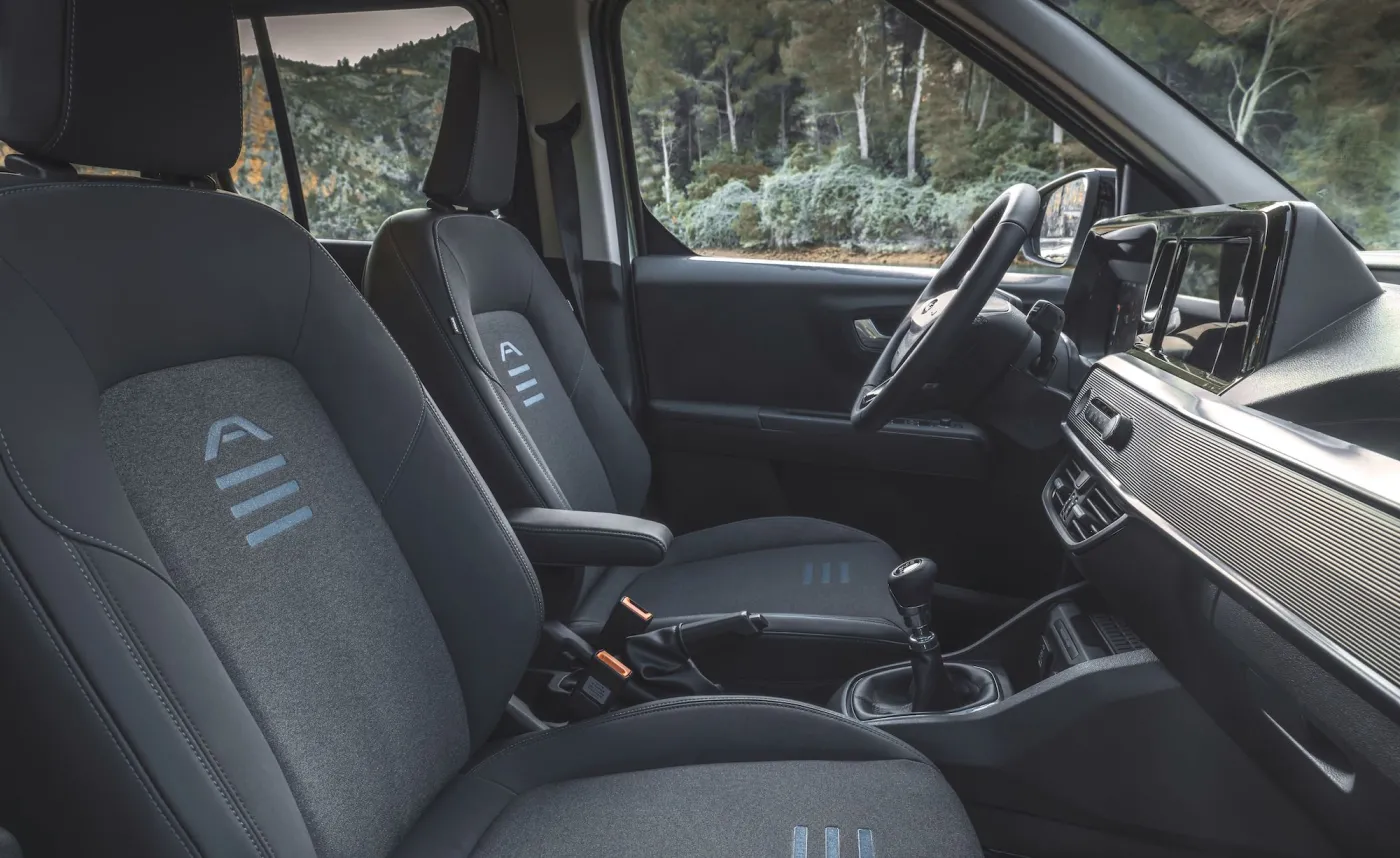 ford-etourneo-courier-active-37800454.jpg