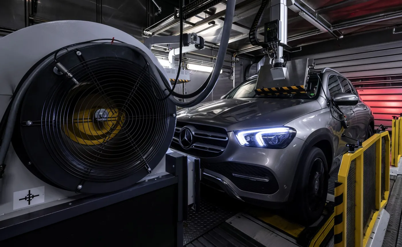 Silnik spalinowy i skok w ciemność! Sensacyjna wolta w Brukseli