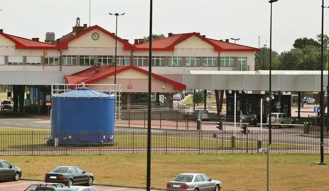 Incydent w Terespolu. Rosjanin staranował szlaban, kobieta z dziećmi uciekła na Białoruś