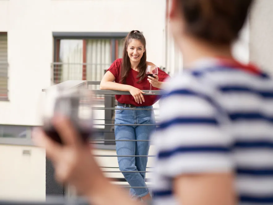 Relacja z sąsiadem ważniejsza w mieście niż na wsi? Zbadano, jak widzą to Polacy