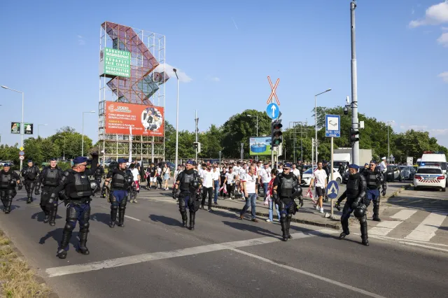 Bójki kibiców przed finałem LE w Budapeszcie, kilku Polaków aresztowanych [WIDEO]