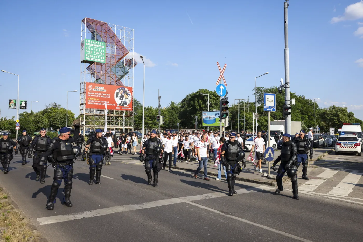 Bójki kibiców przed finałem LE w Budapeszcie, kilku Polaków aresztowanych [WIDEO]