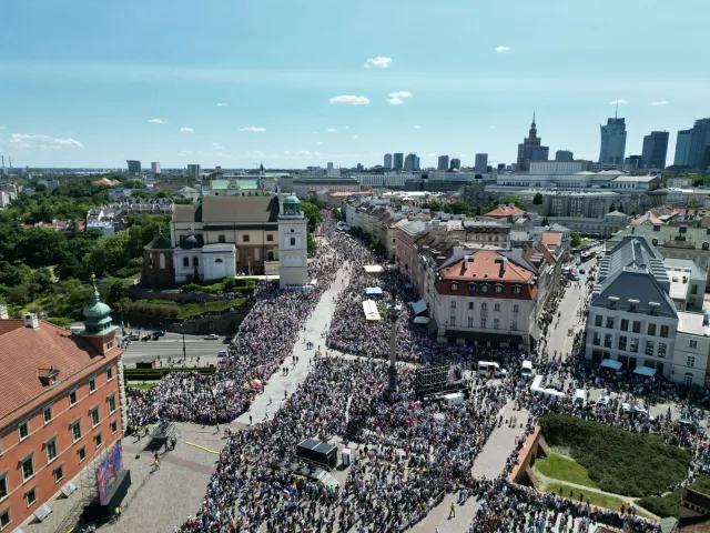 Platforma rośnie. A co z PiS? SONDAŻ DGP i RMF FM