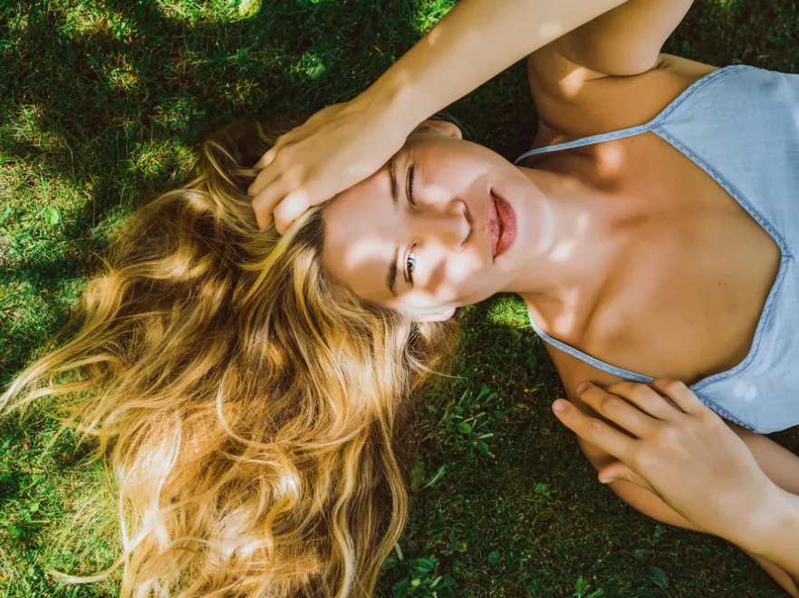 Upalne lato to wyzwanie dla organizmu. TAK pomożesz ciału przetrwać w dobrej formie